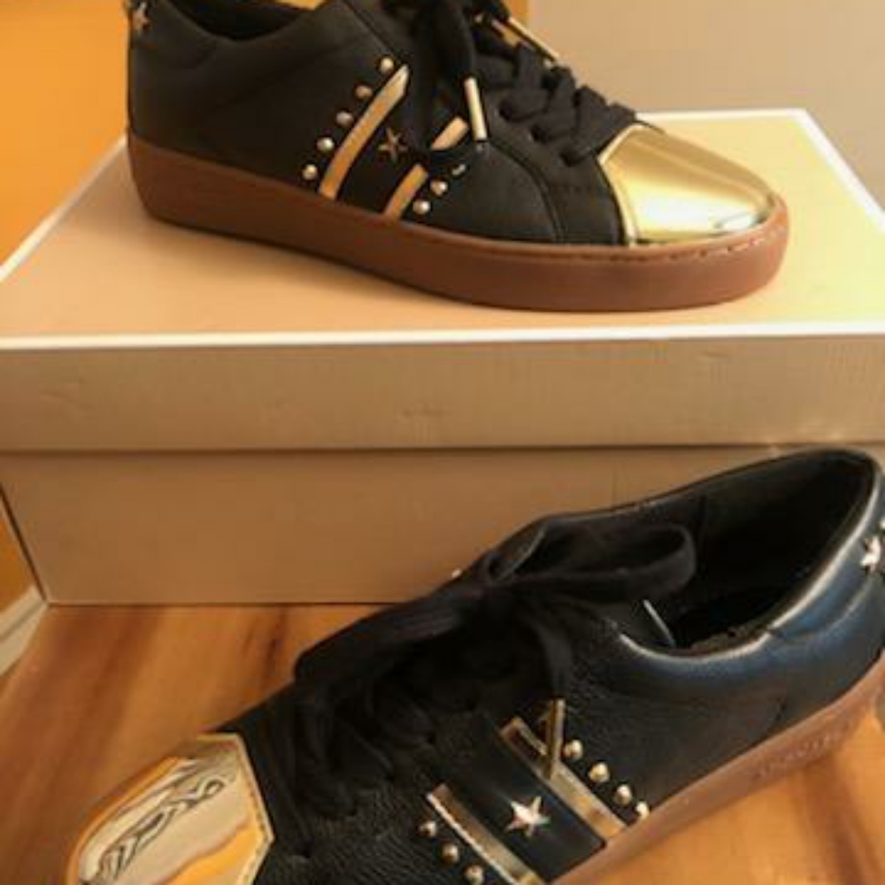 Shoes - Picture 2 of 3